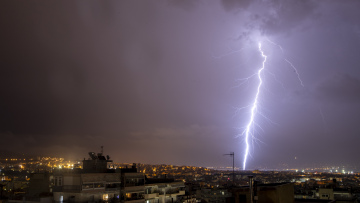 Καιρός: «Αγριεύει» από το βράδυ – Αυξημένος ο κίνδυνος για πλημμυρικά φαινόμενα