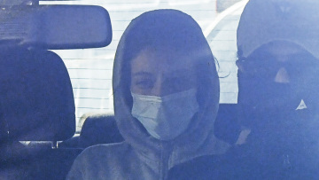 Βιασμός 12χρονης: Προθεσμία να απολογηθεί πήρε η μητέρα της - Δείτε βίντεο