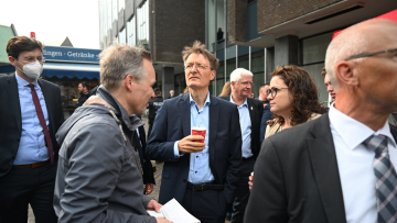 Γερμανία: Ακροδεξιά συνταξιούχος εκπαιδευτικός συλλαμβάνεται για τη συνωμοσία στην απαγωγή του υπουργού Υγείας