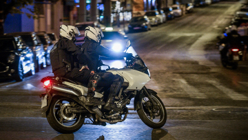 Ομόνοια: Δίωξη στους δύο αστυνομικούς για τον βιασμό 19χρονης