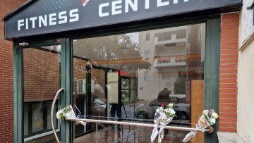 Θεσσαλονίκη: Θλίψη για τον Αλέξανδρο Νικολαΐδη, αφήνουν λουλούδια έξω από το γυμναστήριό του