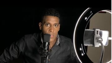 Γαλλία: Tραγουδιστής κατέρρευσε και πέθανε επί σκηνής στη διάρκεια συναυλίας στο Παρίσι