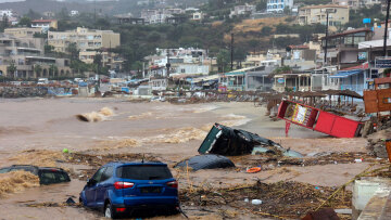 Κακοκαιρία στην Κρήτη: Εικόνες βιβλικής καταστροφής στην Αγία Πελαγία - Με δύτες και drones ψάχνουν την 49χρονη αγνοούμενη