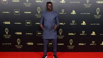 Ο Σαντιό Μανέ έγινε ο πρώτος που κατακτά το βραβείο Σόκρατες για την κοινωνική του δράση