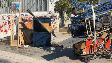 Θεσσαλονίκη: Νεαροί μπούκαραν σε ΕΠΑΛ και τα έκαναν γυαλιά - καρφιά – 10 συλλήψεις