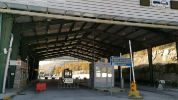 Κρυσταλλοπηγή: Εννέα αστυνομικοί σε κύκλωμα διακίνησης μεταναστών - Έβγαζαν από 2.000 έως 10.000 ευρώ το μήνα