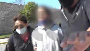 Βιασμός 12χρονης: Αμίλητη η μάνα πέρασε το κατώφλι των γυναικείων φυλακών στον Κορυδαλλό - Δείτε βίντεο