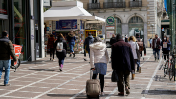 Κορωνοϊός: Χωρίς δεύτερη αναμνηστική δόση το 80% των άνω των 60 - Ανησυχία για την «διπλή απειλή» με γρίπη
