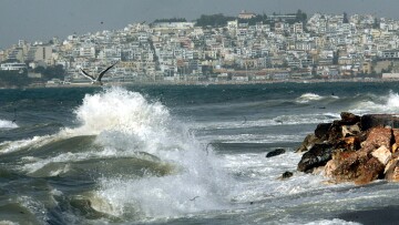 Καιρός: Ενίσχυση των βοριάδων και πτώση της θερμοκρασίας σήμερα - «Καλοκαίρι» από την Κυριακή 