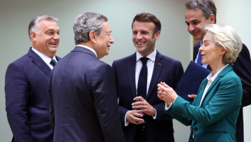 Μάριο Ντράγκι: Με βίντεο έκπληξη τον αποχαιρέτησαν στη Σύνοδο - Τον καταχειροκρότησαν οι ηγέτες 