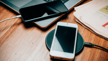 Οριστικό: Κοινός φορτιστής για όλες τις συσκευές στην ΕΕ - Έχασε τον «πόλεμο» η Apple