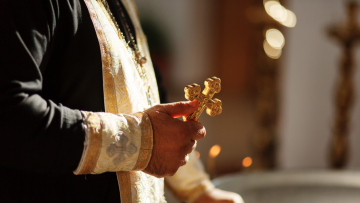 Αρχιμανδρίτης βρέθηκε νεκρός μέσα στο σπίτι του στο κέντρο της Αθήνας