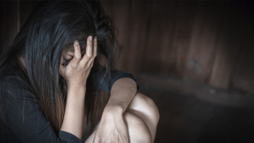 Πετράλωνα: Αδέρφια καταγγέλλουν τον πατέρα τους για βιασμό και τη μητέρα για συγκάλυψη