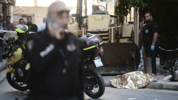 Συναγερμός στο Σύνταγμα: Νεκρός ο άντρας που έπεσε από ταράτσα κτηρίου 