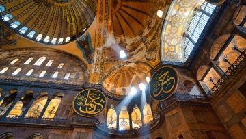 Αγιά Σοφιά: Καταγγελίες για ζημιές - «Ξύνουν τους τοίχους και τρώνε τα επιχρίσματα ως ευλογία»