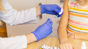 Κορωνοϊός: Ξεκινά ο εμβολιασμός παιδιών 6 μηνών ως 4 ετών - Πότε ανοίγει η πλατφόρμα, με ποιο εμβόλιο θα γίνεται