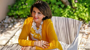 H παγκόσμια αστρολόγος, ένα “συμπαντικό” success-story, με φανατικούς φίλους και στην Ελλάδα