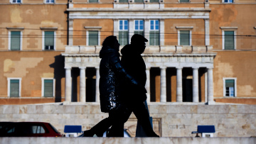 Κορωνοϊός: Ανησυχία για τις τρεις απειλητικές υποπαραλλαγές - Εμβολιασμό συστήνουν οι ειδικοί