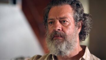 Γιάννης Τσορτέκης: Δεν μπορούμε να μιλάμε άλλο για κακοποιητές, ας μιλήσουμε για τον έρωτα