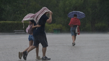 Κακοκαιρία Eva: Σε τρείς φάσεις οι καταιγίδες - Ξεκίνησαν από το βόρειο Ιόνιο - Πότε θα χτυπηθούν Αττική και Θεσσαλονίκη