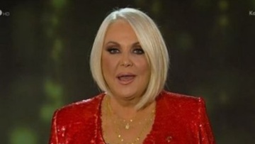 Ρούλα Κορομηλά: «Έχω πια αποφασίσει να βρίσκομαι εκεί που περνάω καλά»