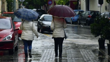 Κακοκαιρία Eva: Δύσκολη η Κυριακή - Καταιγίδες και στην Αττική - Δείτε βίντεο