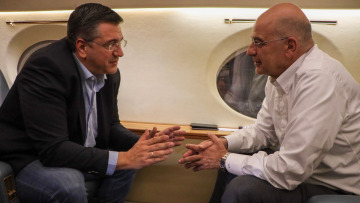 Απόστολος Τζιτζικώστας: Στην Ελλάδα μετά το μπλόκο των Τούρκων - Τον παρέλαβε με αεροσκάφος από τη Σμύρνη ο Δένδιας