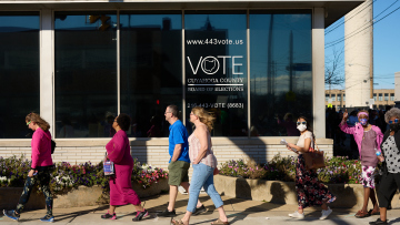 Οι Αμερικανοί ψηφίζουν αύριο στις ενδιάμεσες εκλογές - Οι κρίσιμες μονομαχίες