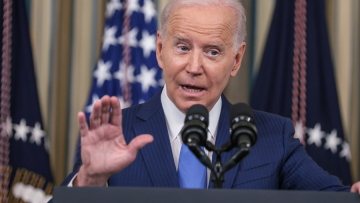 Ο Μπάιντεν λέει ότι οι δίαυλοι επικοινωνίας με την Κίνα θα παραμείνουν ανοικτοί για να αποφευχθεί μια σύγκρουση