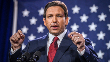 ΗΠΑ: Από την Άιοβα ο ΝτεΣάντις εμφανίστηκε ως η εναλλακτική των Ρεπουμπλικάνων στον Τραμπ