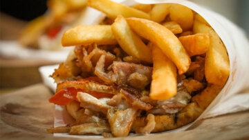 Κοζάνη: Στο νοσοκομείο 48χρονη που πνίγηκε ενώ έτρωγε σουβλάκι