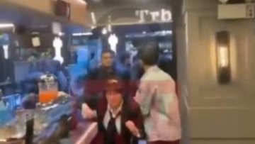 Κωνσταντινούπολη: Έβγαζε βίντεο το τυλιχτό που αγόραζε και κατέγραψε τυχαία τη στιγμή της έκρηξης - Πανικός στο μαγαζί