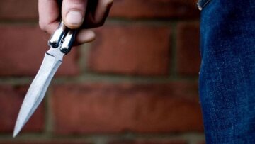 Ιτέα: Αιματηρό επεισόδιο με μαχαιρώματα σε σχολική εκδήλωση - Στο νοσοκομείο δύο μαθητές