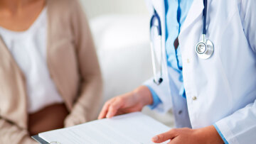 Ψευτογιατρός: Όταν ο πατέρας μου απαίτησε τα χρήματά του εκείνος του έκλεινε το τηλέφωνο, λέει η κόρη θύματος