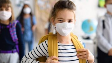 Ομοσπονδία Παιδιάτρων: Aναγκαία η επαναφορά της μάσκας στους κλειστούς χώρους