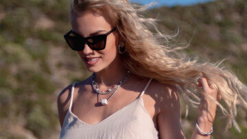 Τζούλια Νόβα: «Παραπονιέστε για το πόσο κουρασμένες είστε από τα παιδιά σας, δικιά σας απόφαση δεν ήταν να τα γεννήσετε;»