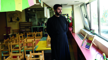 Κιβωτός του Κόσμου - Πατέρας Αντώνιος:  Δηλώνει στενοχωρημένος αλλά δεν απαντά για τις καταγγελίες