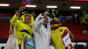 Μουντιάλ 2022: Αρπάχτηκαν στις κερκίδες και μετά εμφανίστηκαν αγκαλιασμένοι