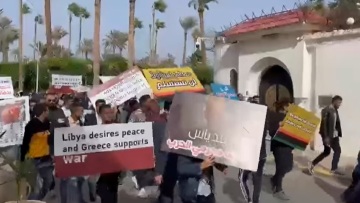 Λιβύη: Μετά την παγίδα στον Νίκο Δένδια, έστειλαν «διαδηλωτές» στην ελληνική πρεσβεία στην Τρίπολη