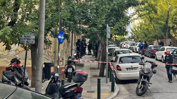 Συνελήφθη ο δράστης του εμπρησμού στη Real - Δείτε εικόνες από την επιχείρηση της ΕΛΑΣ 