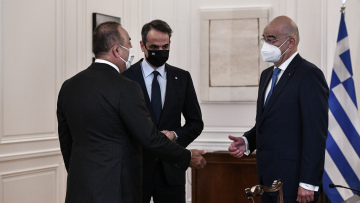 Εμμονή Τσελίκ με Μητσοτάκη και Δένδια: «Θα κάνουμε τέτοια βήματα που δεν θα προλαβαίνουν να προσγειωθούν»