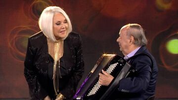 Ρούλα Κορομηλά: «Λύγισε» η παρουσιάστρια στο Σπίτι με το MEGA  –  Τα συγκινητικά λόγια του Τάκη Σούκα 