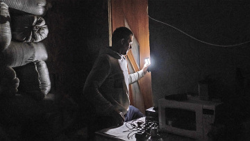 Πόλεμος στην Ουκρανία: Πόλη-φάντασμα και πάλι η Χερσώνα - Μαζικό κύμα φυγής λόγω ρωσικών βομβαρδισμών και χιονιά