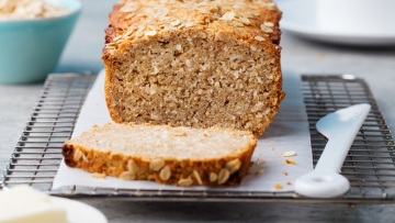 Όχι μόνο Porridge – 6 διαφορετικοί τρόποι να αξιοποιήσετε τη βρώμη σε γλυκές και αλμυρές συνταγές