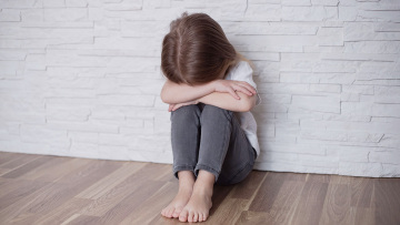 Θεσσαλονίκη - Βίντεο-ντροπή: H στιγμή που η βρεφονηπιοκόμος χαστουκίζει παιδάκι 