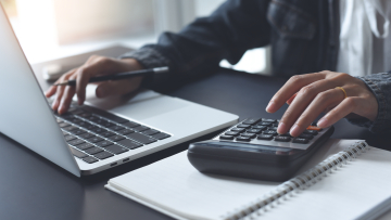 Χρέη στην εφορία: Ποιοι πληρώνουν και ποιοι αφήνουν... «φέσι»