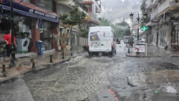 Κακοκαιρία «Άριελ»: Μήνυμα από το 112 για περιορισμό των μετακινήσεων σε Κεφαλονιά και Ζάκυνθο