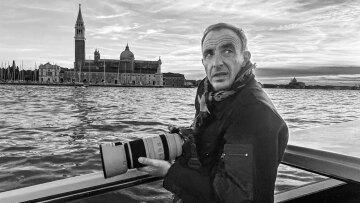 Ο Νίκος Αλιάγας στο “άντρο” των περιβόητων Γάλλων πυροσβεστών στο Παρίσι