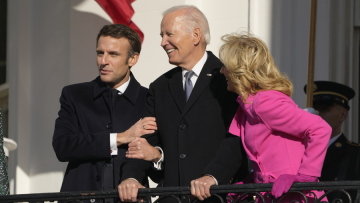 Θερμή υποδοχή Μακρόν στον Λευκό Οίκο - Περίσσεψαν οι αβρότητες