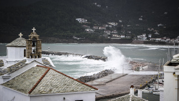 Κακοκαιρία «Άριελ»: Χωρίς ελικοδρόμιο η Σκόπελος - Κλειστά τα σχολεία σήμερα